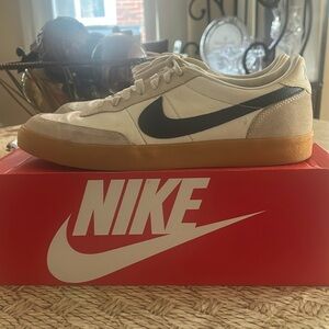 Nike Men's White and navy sneakers